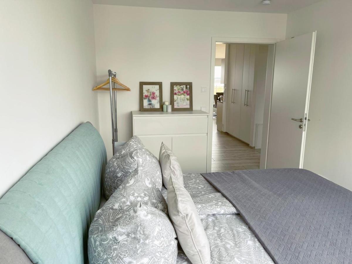 Exklusives Apartment Mit Blick Auf Den See Grossraeschen Dış mekan fotoğraf